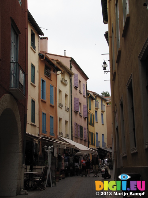 SX27354 Colourful houses in Collioure